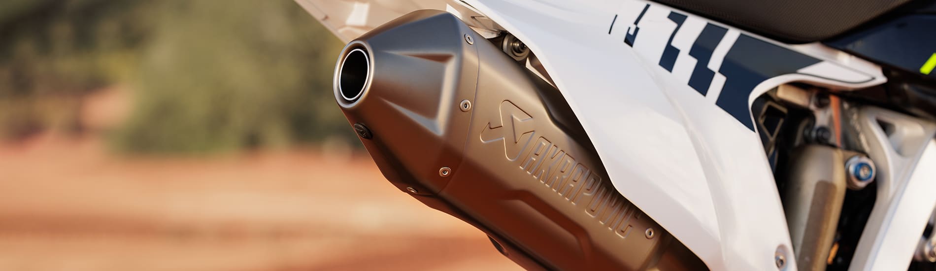 Triumph Akrapovic TF 250 sound cylinder engine )